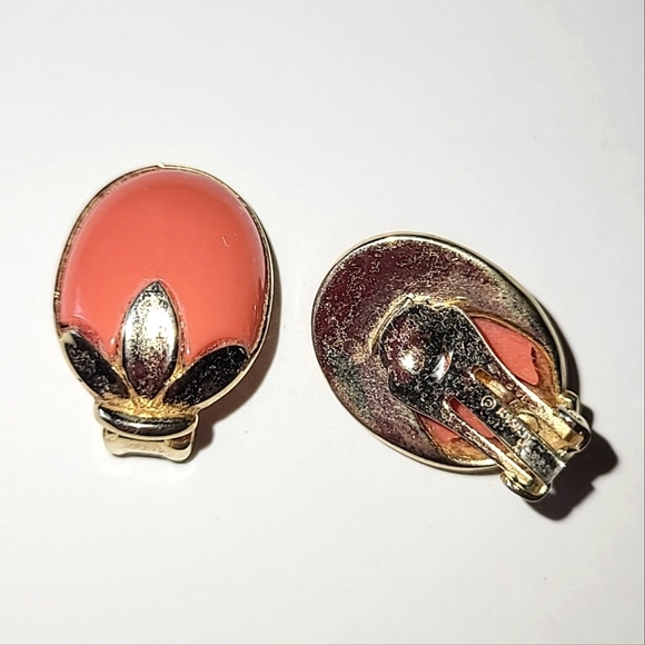 CROWN TRIFARI FAUX CORAL CLIP EARRINGS - Picture 3 of 8